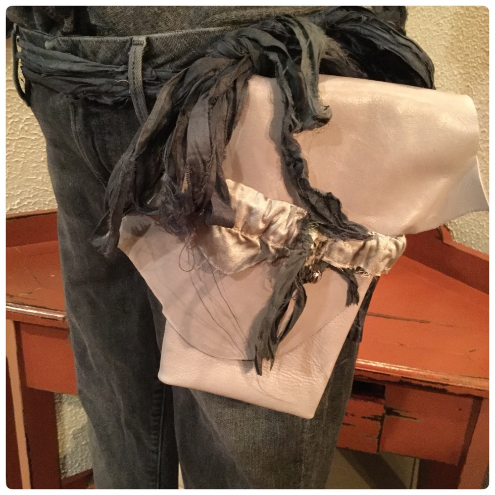 Handmade Convertible pouch - Picture 2 of 8